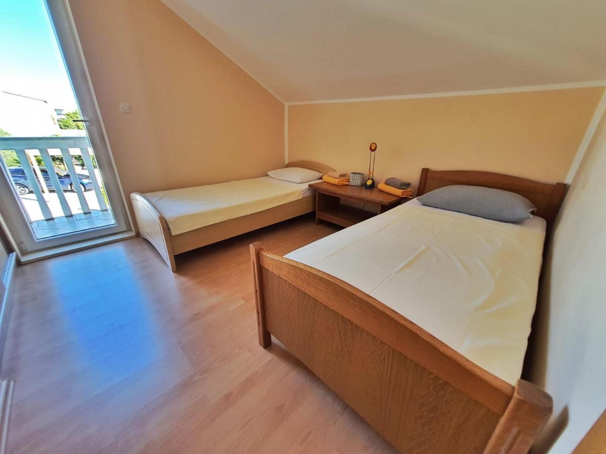 Apartmani Latin Jezera Exterior photo